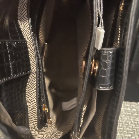 NWT Moda Luxe Vegan Danica Bucket Bag - Picture 7 of 10